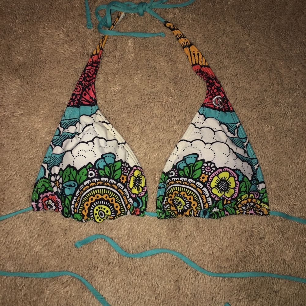 BUNDLE: Bikini tops bundle (Ripcurl/Victoria Srct)